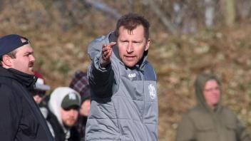 Christian Jorrens, Trainer der SG Eckernförde/Fleckeby, sah über rund 60 Minuten keine gute Leistung seiner Mannschaft beim 1:1 in Karby bei der FSG Ostseeküste. 