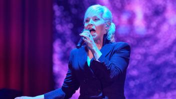 Ina Müller & Band live in der ZAG Arena. Hannover, 18.03.2023 *** Ina Müller Band live at ZAG Arena Hannover, 18 03 2023