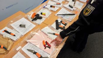 Pressekonferenz der Polizei nach Kontrolle der Waffenverbotszone