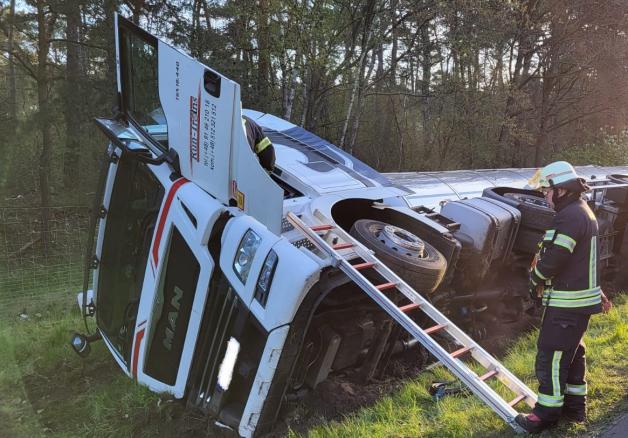 Lingen: B213 Wegen Umgekipptem Lkw Voll Gesperrt | NOZ