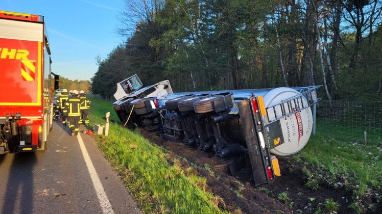 Lingen: B213 Wegen Umgekipptem Lkw Voll Gesperrt | NOZ