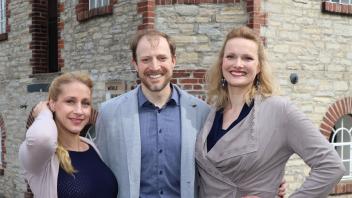 Musikalische Träumereien  aus Musicals, Filmen und Operetten bringen Jeannette Oswald (links), Bryan Rothfuss und Helen Katja Rothfuss (hier im Jahr 2018) am 26. August in den lauschigen Hof vor Wersens Mühle Bohle.