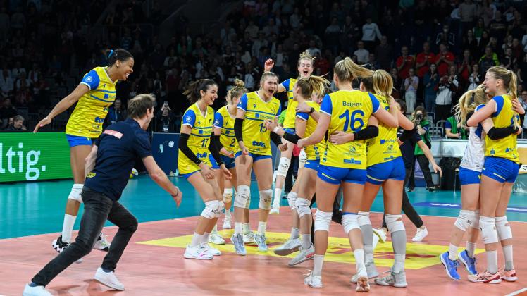 Mannheim, Germany, February 26th 2023: SSC Palmberg Schwerin celebrates after the final point during the womens DVV-Poka