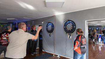 Beim ersten offenen Steeldartturnier an der Elbe wurde in allen Räumlichkeiten des Boizenburger Elbeclubs hochkonzentriert um den Sieg gespielt. 