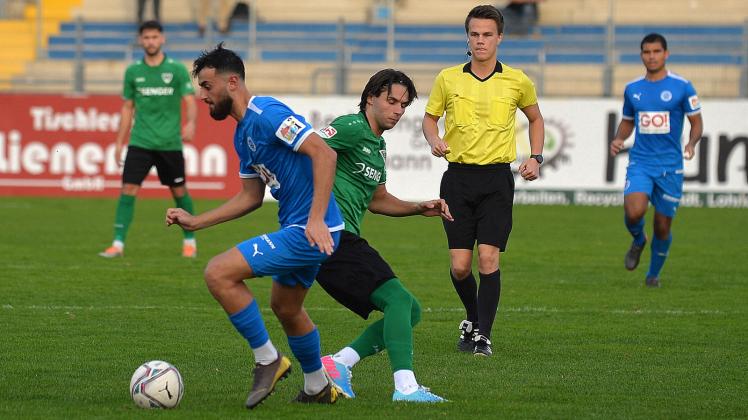 Leon Gino Schmidt (am Ball) und die Sportfreunde Lotte kehren mit einer 3:4-Niederlage aus Münster zurück.