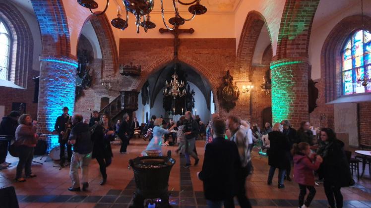 Die 800 Jahre alte St.-Nicolai-Kirche hat schon viel erlebt, aber einen Tanzgottesdienst wohl noch nicht.