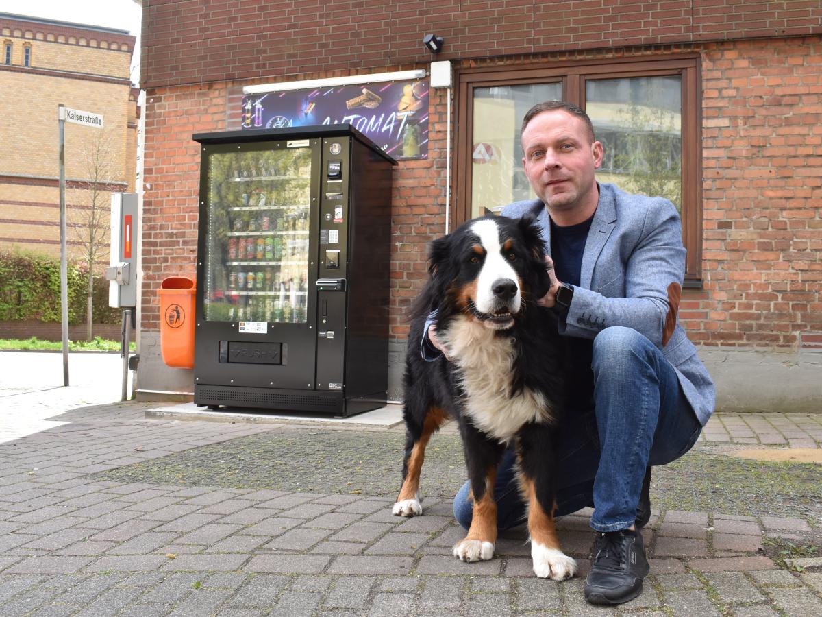 Für todkranken Hund: Silvio Schwatke und sein Itzehoer Automat