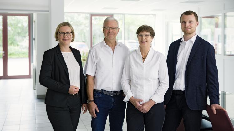 Lisa Többen, Mathias und Dagmar Köhler, Max Köhler leiten gemeinsam ihre Firma in Wittenberge. 