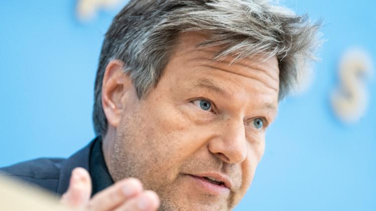 Bundespressekonferenz in Berlin - Frühjahresprojektion der Bundesregierung - Vorstellung durch den Bundeswirtschaftsmini