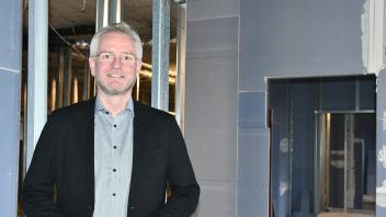 Die Bauarbeiten für die neuen Kreißsäle und den OP für die Geburtshilfe und Gynäkologie laufen auf Hochtouren. Geschäftsführer Matthias Bitter ist zuversichtlich, dass bis Anfang Juli alles fertig sein wird.