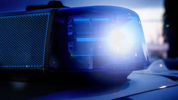Bamberg, Deutschland 17. Dezember 2022: Themenbilder - Symbolbilder - Polizei Blaulicht - 2022 Ein Einsatzfahrzeug der P