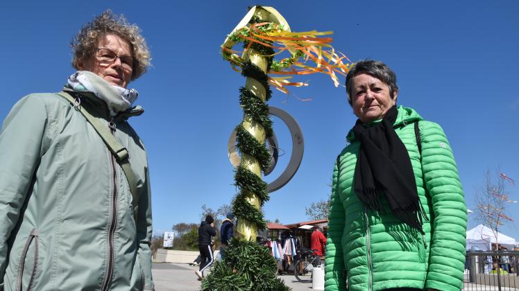 Die Freundinnen und ehemaligen Kolleginnen Birgit Freitag und Brigitte Kranzert werden auch Veranstaltungen vom Warnemünder Frühlingslandgang besuchen. Sie gehen ohnehin einmal im Monat zusammen spazieren. 