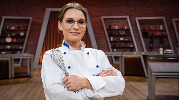 Titel: Das große Backen - Die Profis;Staffel: 5;Person: Santa;Copyright: SAT.1 / Claudius Pflug;Fotograf: Claudius Pflug;Dateiname: 2730193.jpg;Rechtehinweis: Dieses Bild darf bis eine Woche nach Ausstrahlung honorarfrei fuer redaktionelle Zwecke und nur im Rahmen der Programmankuendigung verwendet werden. Spaetere Veroeffentlichungen sind nur nach Ruecksprache und ausdruecklicher Genehmigung der Seven.One Entertainment Group GmbH moeglich. Nicht fuer EPG! Verwendung nur mit vollstaendigem Copyrightvermerk. Das Foto darf nicht veraendert, bearbeitet und nur im Ganzen verwendet werden. Es darf nicht archiviert werden. Es darf nicht an Dritte weitergeleitet werden. Aneinanderreihung/Zusammenlegung/Kopplung von Bildern zum Zweck der Erstellung von Slide-Shows o.ä. nicht gestattet; Verbindung/Einfügen/Anfügen von Werbung nicht gestattet. Bei Fragen: foto@seven.oneVoraussetzung fuer die Verwendung dieser Programmdaten ist die Zustimmung zu den Allgemeinen Geschaeftsbedingungen der Presselounges der Sender der Seven.One Entertainment Group GmbH. 