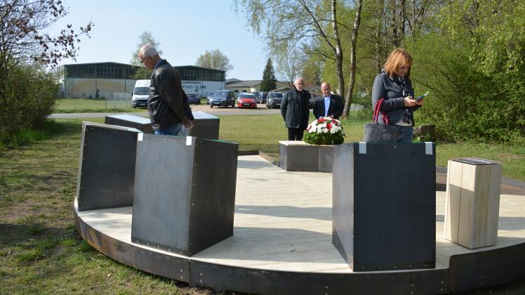 Erst im vergangenen Jahr wurde die neu gestaltete Gedenkstätte am Neustädter Flughafen eröffnet. Am 2. Mai findet dort wieder eine Gedenkfeier statt.