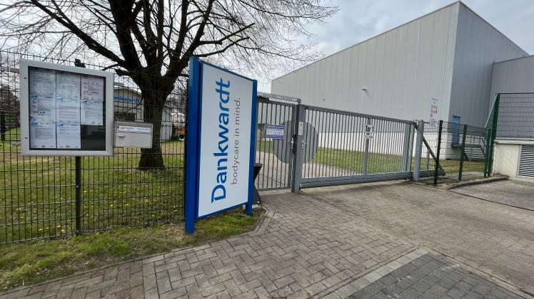 Die Einfahrt zum Kosmetikhersteller Rudolf Dankwardt in Lübtheen