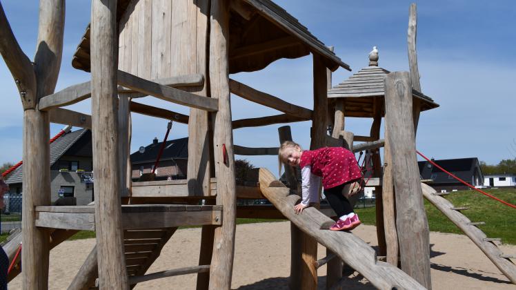 Stadt Delmenhorst gibt neuen Spielplatz am Bremer Postweg frei DKO