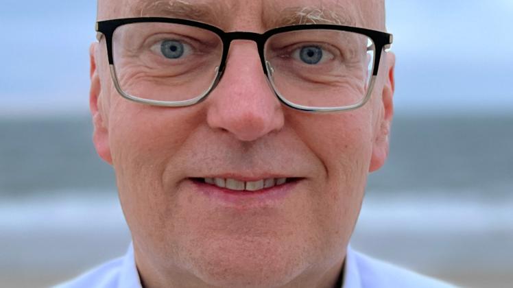 Lars Schmidt (52) ist zwei Mal als Bürgermeister-Kandidat auf Sylt angetreten - ohne Erfolg. Jetzt versucht er es am 14. Mai bei der Kommunalwahl in Husum. 