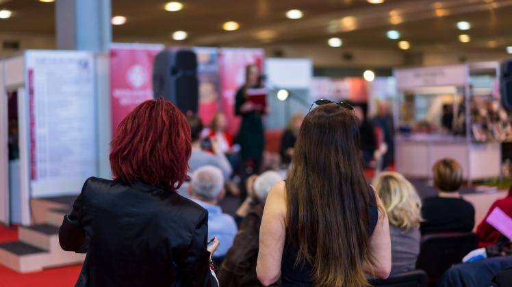 ADVERTORIAL-AzubIZ-Vorbereitungen-für-Messe-2023