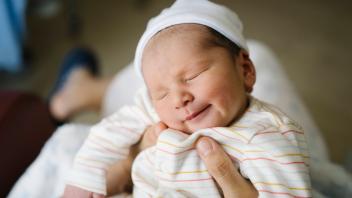 Woman holding newborn baby boy model released Symbolfoto MPPF01471