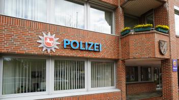 Die neue Polizeistation ist von der Hauptstraße in Dörpen jetzt gut sichtbar. 