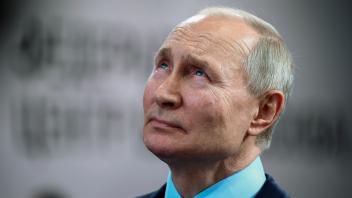 Putin bei Entwicklern von unbemannten Flugzeugen