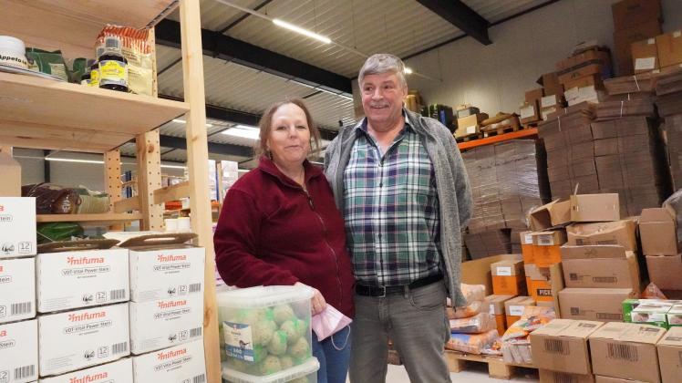 Nigel Ledder und seine Frau Jacky stehen hinter brieftaubenshop.de, ein Versandhandel für Futter, Nahrungsergänzung und Hygrieneprodukte für Brieftauben, Geflügel, Hunde und Katzen.
