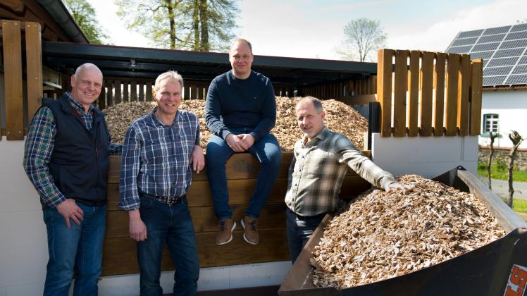 Bissendorf: Drei Astruper Nachbarn haben zusammen eine Holzheizanlage gebaut 