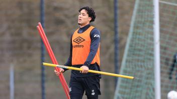 Fussball: 3. Liga, Training VfL Osnabrück am 29.03.2023 im Sportpark Schinkelberg in Osnabrück, Deutschland. Yigit Karad