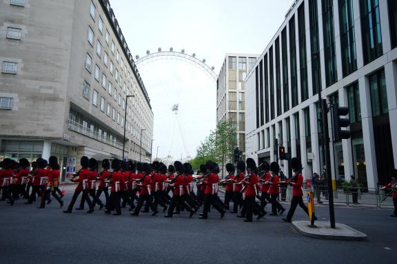 Die royale Garde ist überall in London unterwegs. Krönung von König Charles III.