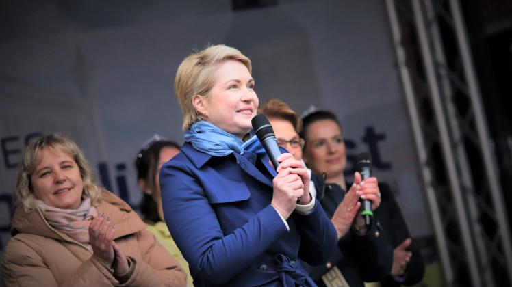 Manuela Schwesig Landesrapsblütenfest Sternberg