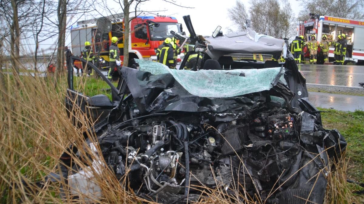 Junge Frau Stirbt Bei Frontalzusammenstoß Mit Lkw Auf Der B5 | SHZ