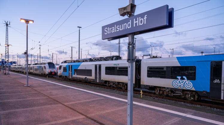 Warnstreiks in Deutschland · Bahnhof Stralsund