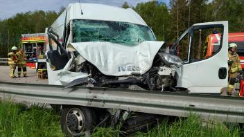 Der Fahrer eines Kleintransporters ist am Montagmorgen auf der A1 bei Emstek ums Leben gekommen. 