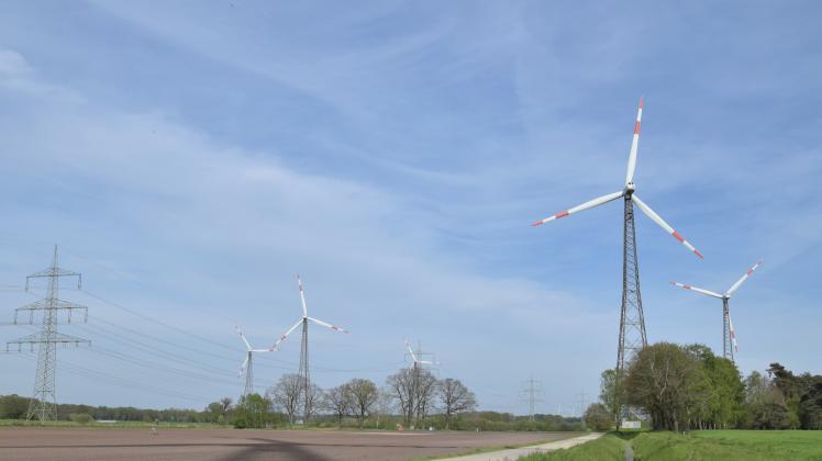 Die zwölf Windräder in Thiene und Balkum sollen durch leistungsfähigere Anlagen ersetzt werden.