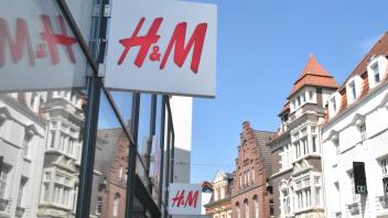 Die zwei Jahrzehnte werden nicht ganz voll. Anfang September 2004 in der Delmenhorster Innenstadt eröffnet, schließt H&M jetzt.  