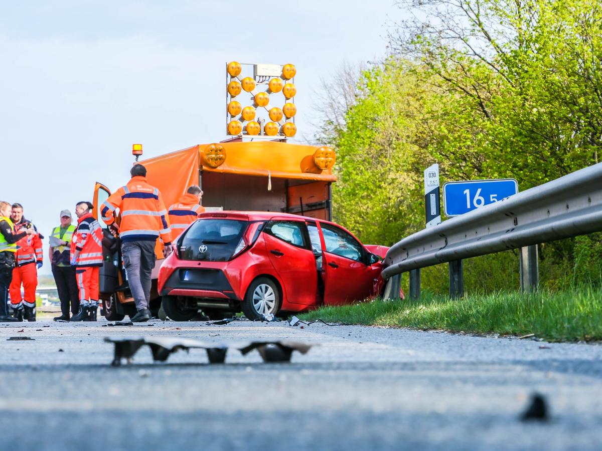 Unfall auf der A7: Auto prallt bei Tarp in zwei weitere Fahrzeuge