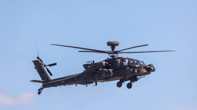 Flugvorfühurng Boeing AH-64 Apache Kampfhubschrauber der US Air Force. Internationale Luft- und Raumfahrtausstellung Ber