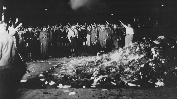 Höhepunkt der nationalsozialistischen Bücherverbrennungen war am 10. Mai 1933 die auf dem damaligen Berliner Opernplatz.