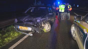 Eine lange Verfolgungsjagd über die A1 und die A28 ist auf der Autobahn bei Delmenhorst mit einem Unfall zu Ende gegangen