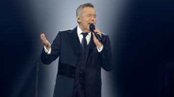 Schlagersänger Roland Kaiser (70) startet den zweiten Teil seiner Hallen-Tournee zum Album Perspektiven mit einem Konzer