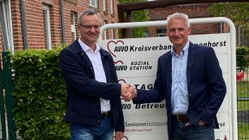 Stefan Ach (rechts) ist neuer Geschäftsführer des Awo-Kreisverbands Delmenhorst und löst damit den Interimsgeschäftsführer Paul Behrens (links) ab.