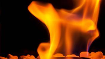 brennende Pellets als alternative Energiequelle burning wood pellets BLWS678436 *** Burning end Pellets as Alternative E