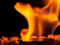brennende Pellets als alternative Energiequelle burning wood pellets BLWS678436 *** Burning end Pellets as Alternative E