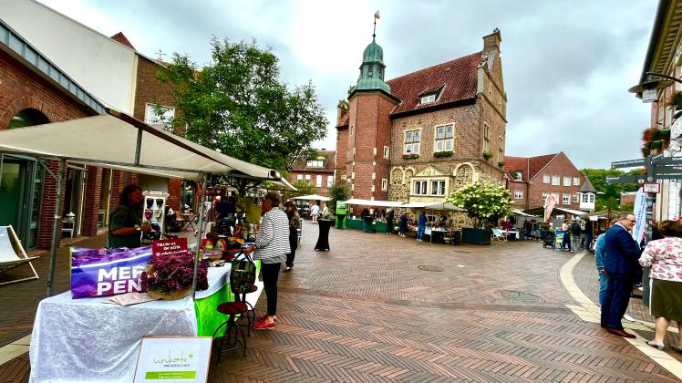 Das historische Rathaus und der Marktplatz in Meppen wird dreimal als Kulisse für Märkte unter freiem Himmel dienen.