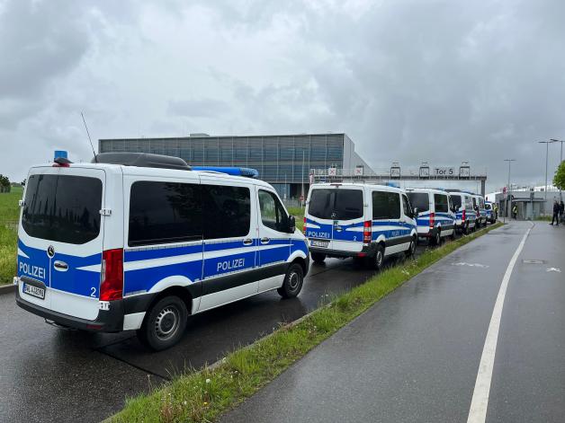Sindelfingen: Schüsse in Mercedes-Werk – Suche nach dem Motiv | NOZ
