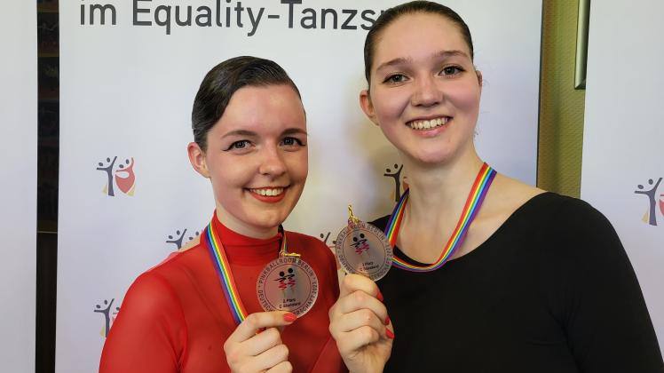 Die Silbermedaille bei der DM in Berlin kam für Hanna Biastoch (li.) und Alina Schumann vom des Gettorfer TV überraschend.