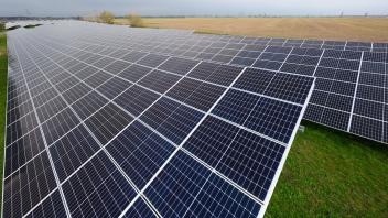 Einweihung Photovoltaik-Speicher-Kraftwerks in Sachsen