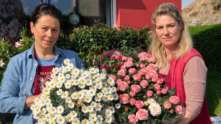 Blumenhäuschen Sandra Viehmeyer und Johanna Grigo.