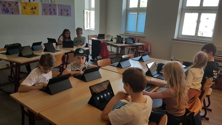 Ob Tablets oder Kuchenbasar, jeder Klassenraum der Eichenschule in Boizenburg hatte zum Tag der offenen Tür etwas anderes zu bieten.