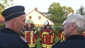 Übung Freiwillige Feuerwehr Bullenkuhlen bei Willi Hachmann  mit FF Bevern12.05.2023(c) by Michael BunkBergkoppel 7, 25337 Kölln-ReisiekTel. 04121 - 750779BankverbindungHypovereinsbank ElmshornIBAN DE97 2003 0000 0077 3680 01BIC HYVEDEMM300